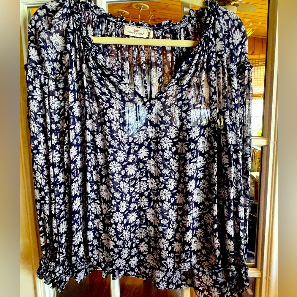 Vineyard Vines ladies blouse- XL. EUC